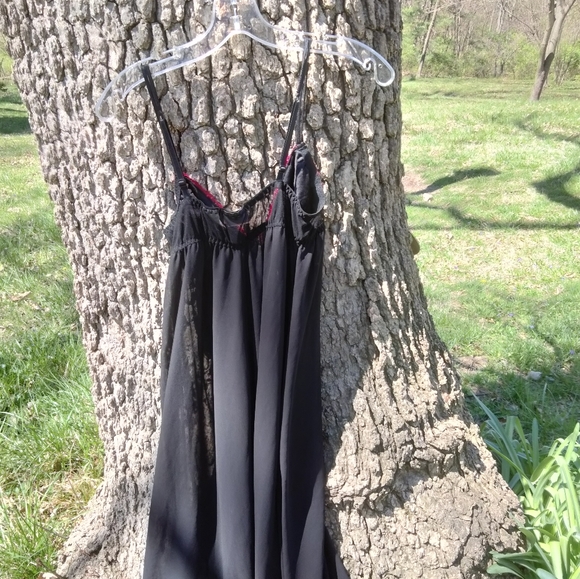 ⬇️Price Drop!⬇️Delicates Front Fastened Gown in size M - Picture 4 of 4